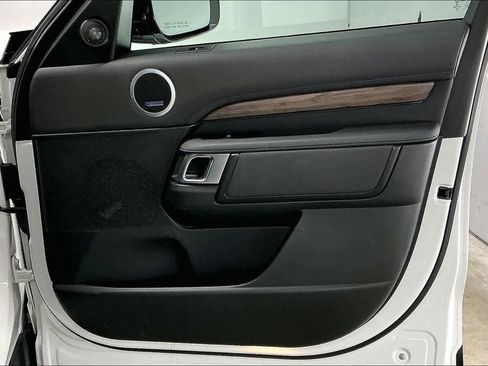 Used 2019 Land Rover Discovery HSE image 26