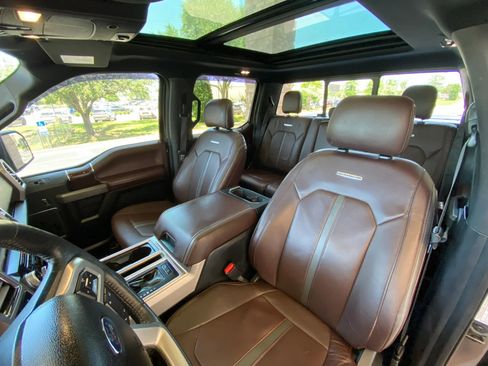 Used 2015 Ford F150 Platinum w/ Equipment Group 701A Luxury AWD/4WD image 30