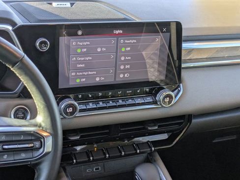 Used 2024 GMC Canyon Denali image 15