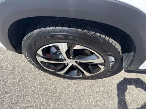 Used 2024 Chevrolet Trax RS FWD image 15