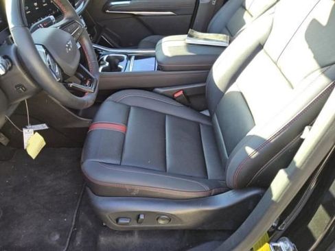 Used 2025 Chevrolet Traverse RS image 5