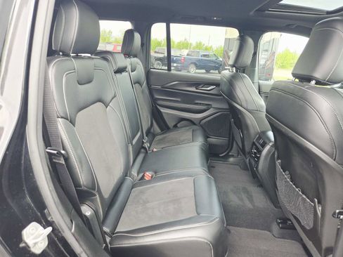 Used 2024 Jeep Grand Cherokee Altitude image 16