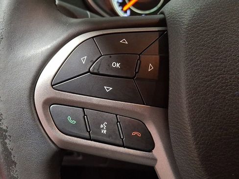 Used 2019 Jeep Cherokee Latitude Plus w/ Comfort/Convenience Group image 16