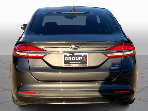 Used 2018 Ford Fusion SE w/ Fusion SE Technology Package image 4