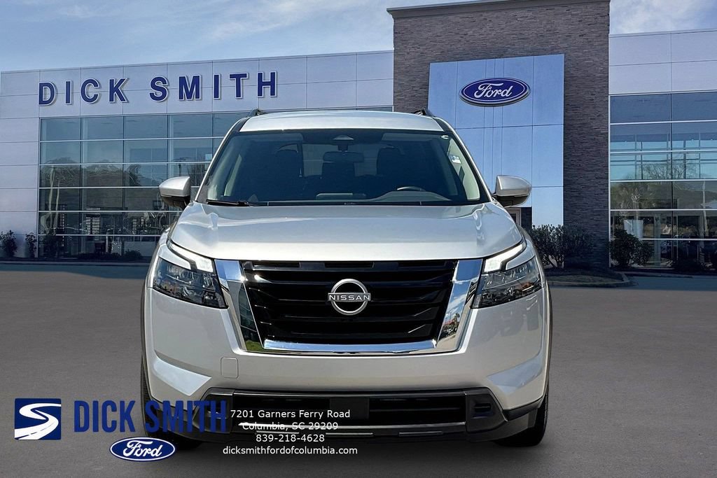 Used 2025 Nissan Pathfinder SV FWD image 2