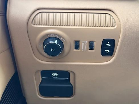 Used 2022 Jeep Grand Wagoneer Series III w/ Rear Seat Video Group 1 image 14