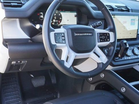Used 2025 Land Rover Defender 110 S image 8