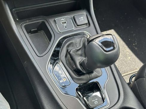 Used 2020 Jeep Cherokee Latitude Plus FWD image 28