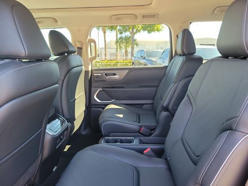 New 2026 INFINITI QX80 Luxe image 9