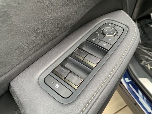 Used 2025 Lexus TX 500h AWD w/ Technology Package image 15