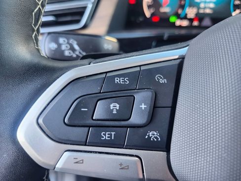 Used 2025 Volkswagen Atlas SE image 14