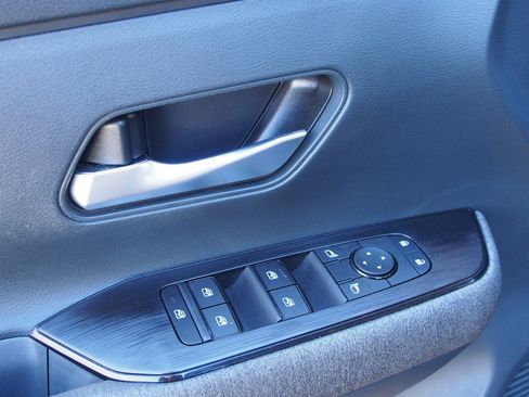 Used 2025 Nissan Kicks SV image 19