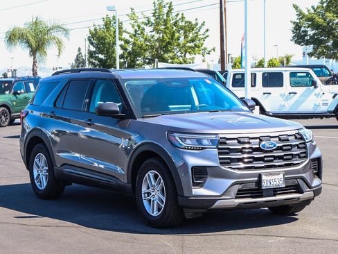 Used 2026 Ford Explorer Active RWD image 3