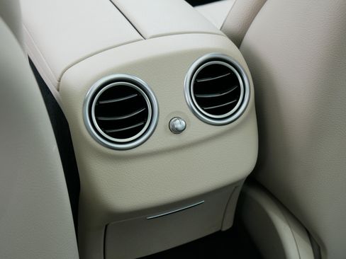 Used 2020 Mercedes-Benz E 350 Sedan image 36
