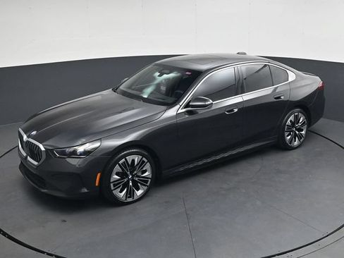 Used 2025 BMW i5 eDrive40i w/ Premium Package RWD image 31
