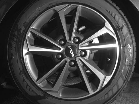 Used 2024 Kia Forte LXS FWD image 25