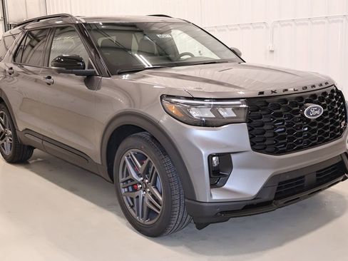 New 2026 Ford Explorer ST image 3