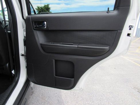 Used 2009 Ford Escape Limited AWD/4WD image 30