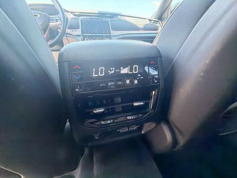 Used 2021 Jeep Grand Cherokee L Summit w/ Luxury Tech Group V AWD/4WD image 34