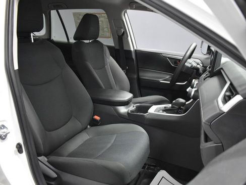Used 2022 Toyota RAV4 LE AWD/4WD image 13