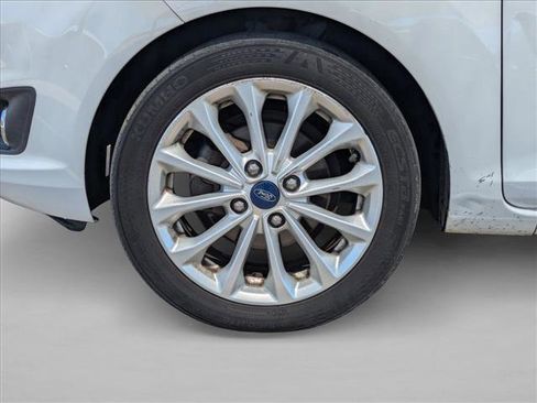 Used 2014 Ford Fiesta SE w/ Equipment Group 201A FWD image 9