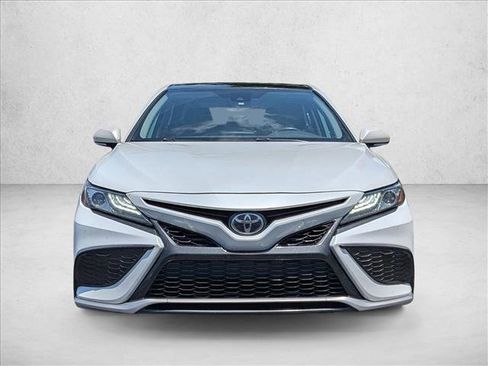 Used 2022 Toyota Camry XSE FWD image 3