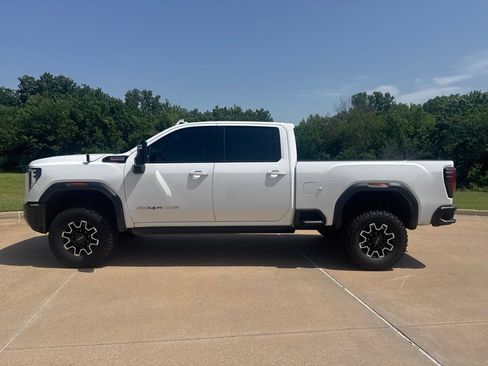 Used 2024 GMC Sierra 2500 AT4X AWD/4WD image 2