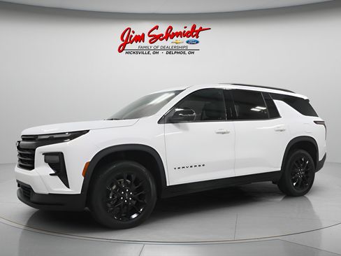 Used 2025 Chevrolet Traverse LT w/ Midnight/Sport Edition FWD image 2