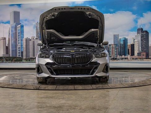 New 2026 BMW 550e xDrive w/ Premium Package image 4