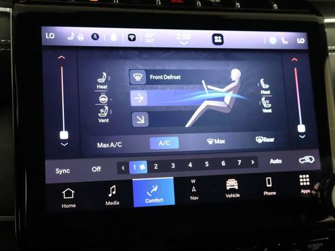 Used 2023 Jeep Grand Cherokee Limited w/ Luxury Tech Group II AWD/4WD image 32