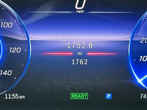 Used 2024 Mercedes-Benz EQB 300 4MATIC image 25