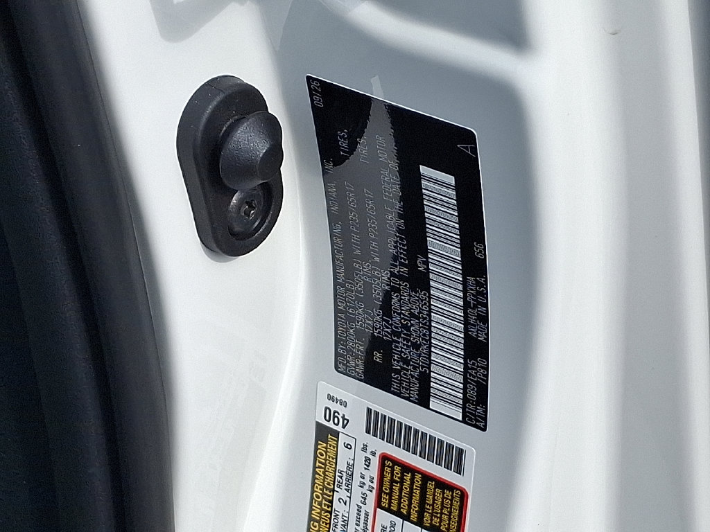 Used 2026 Toyota Sienna XLE FWD image 32