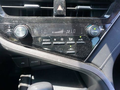 Used 2022 Toyota Camry SE FWD image 12