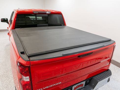 Used 2021 Chevrolet Silverado 1500 LT AWD/4WD image 11