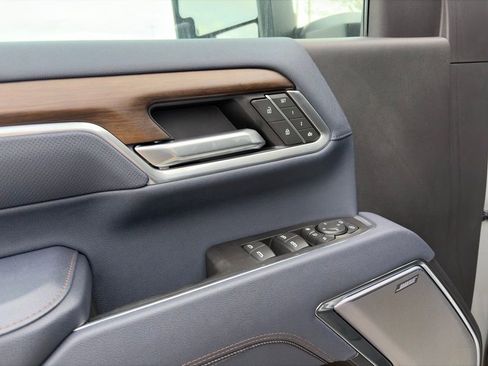 Used 2025 Chevrolet Silverado 3500 High Country image 19