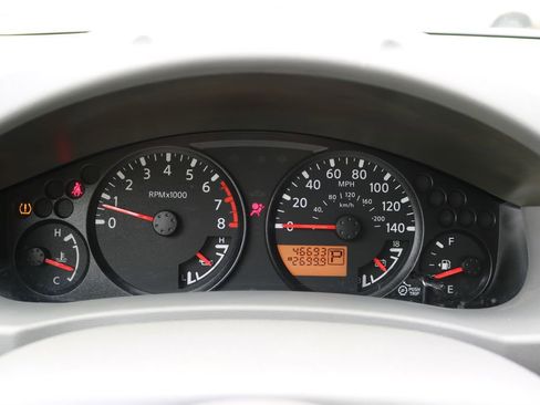 Used 2010 Nissan Frontier SE image 22