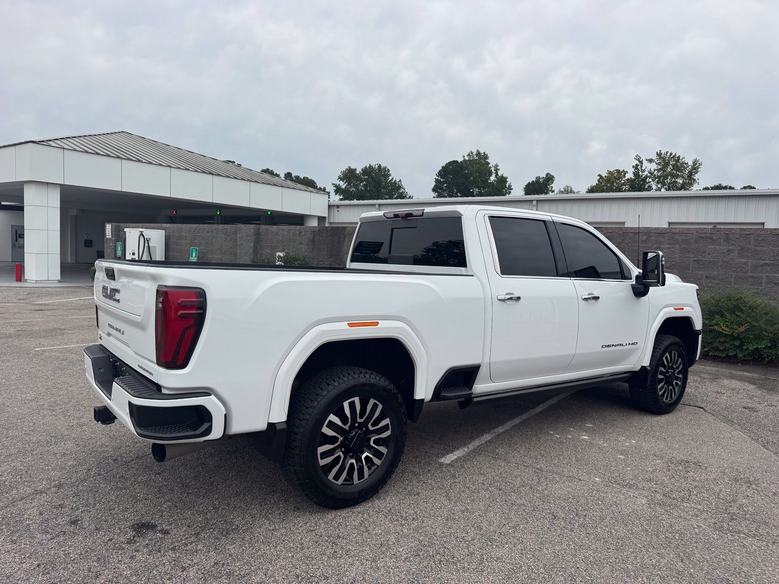 Used 2024 GMC Sierra 2500 Denali Ultimate AWD/4WD image 13