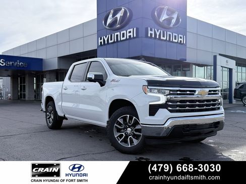 Used 2025 Chevrolet Silverado 1500 LT image 1