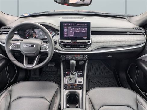 Used 2024 Jeep Compass Latitude image 15