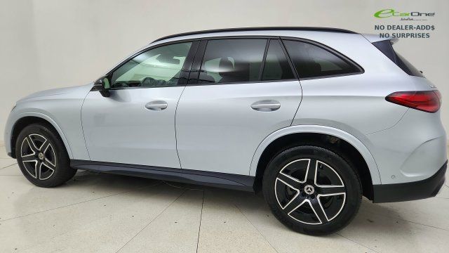 Used 2025 Mercedes-Benz GLC 300 4MATIC image 23