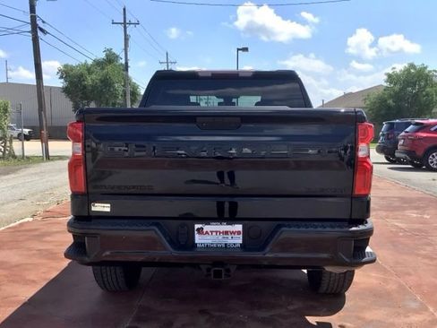Used 2022 Chevrolet Silverado 1500 Custom w/ LPO, Blackout Package AWD/4WD image 6