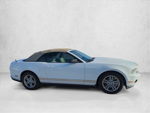 Used 2010 Ford Mustang Convertible RWD image 4