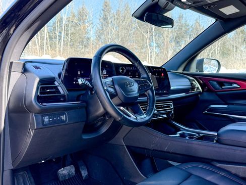 Used 2025 Chevrolet Traverse Z71 w/ Driver Confidence Package image 17