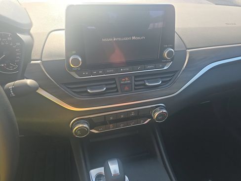 Used 2026 Nissan Altima 2.5 SV FWD image 11