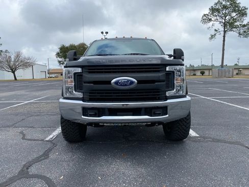 Used 2019 Ford F350 XLT image 3