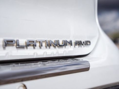 Used 2024 Toyota Highlander Platinum image 11