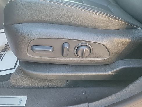 Used 2024 Chevrolet Equinox Premier image 26