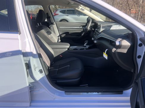 New 2025 Nissan Altima 2.5 SR image 15