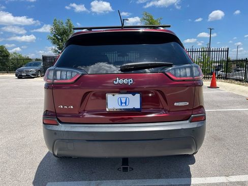 Used 2019 Jeep Cherokee Latitude Plus AWD/4WD image 5