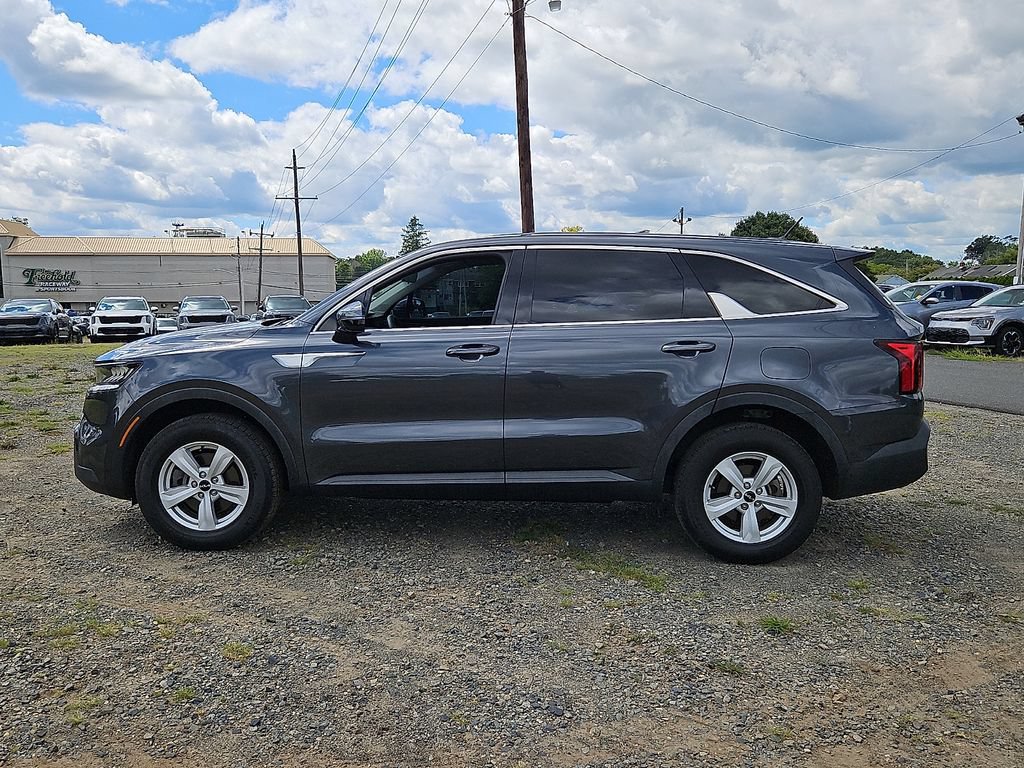 Used 2023 Kia Sorento LX AWD/4WD image 4